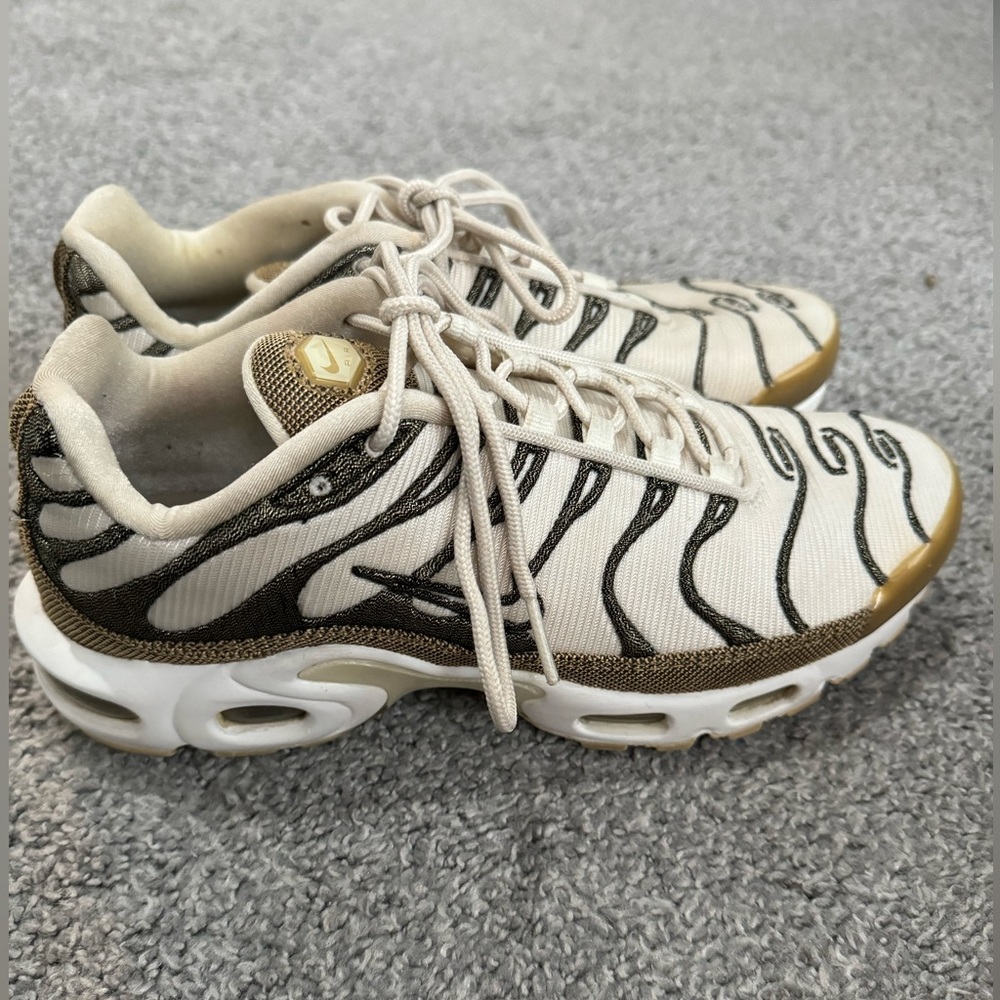 Air Max Plus Premium ‘Ivory-gold’